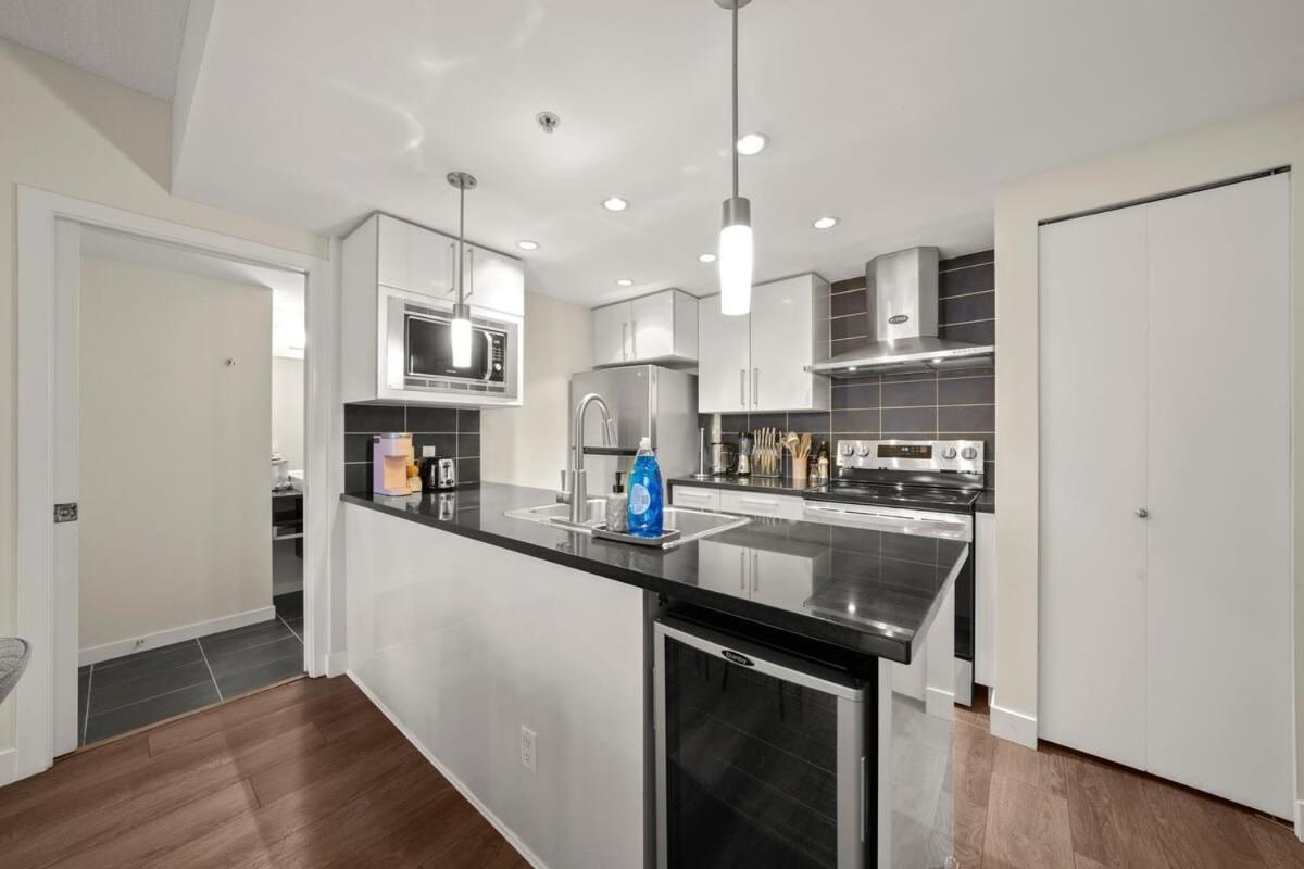 Dazzling Condo By Stadium Downtown With Free Parking Vancouver Exterior foto
