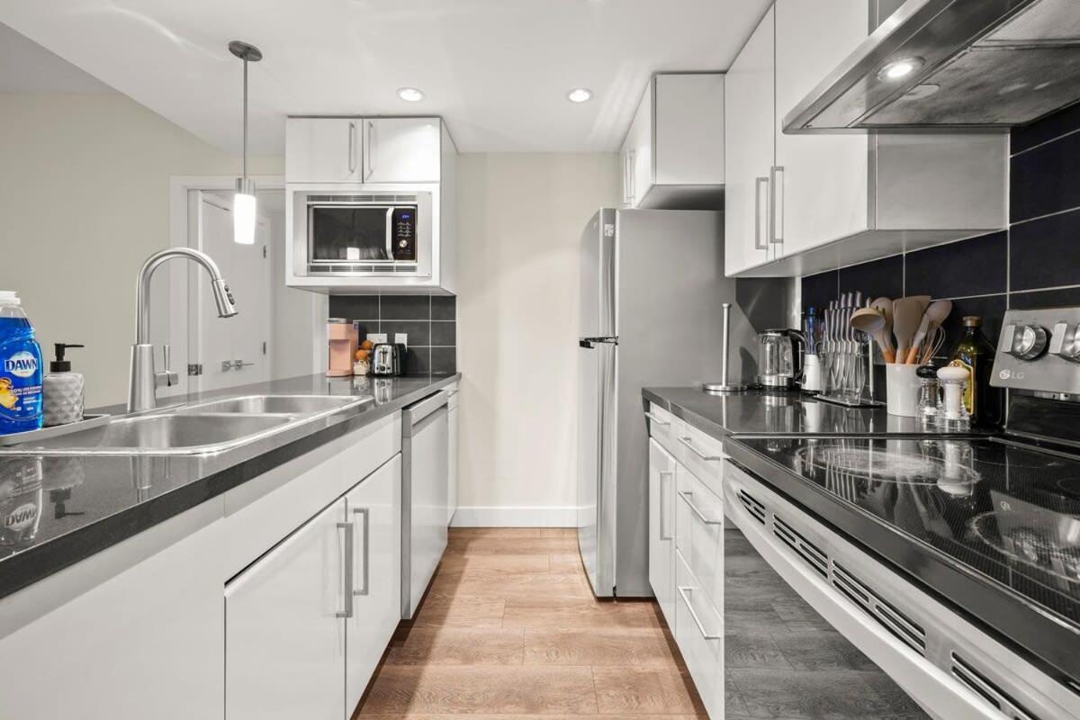 Dazzling Condo By Stadium Downtown With Free Parking Vancouver Exterior foto