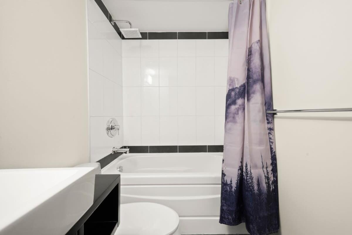 Dazzling Condo By Stadium Downtown With Free Parking Vancouver Exterior foto